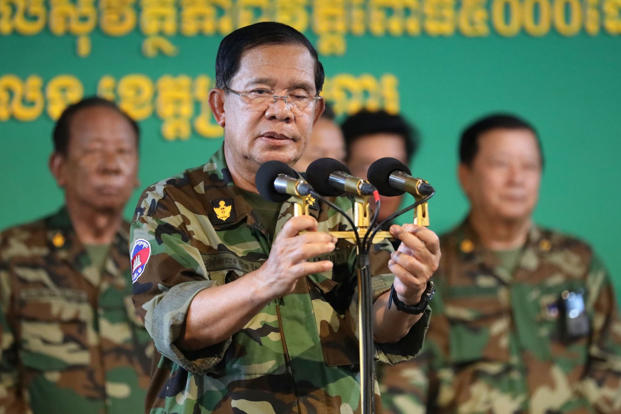 Cambodian Senate President Hun Sen at border site — Photo: Asahi Shimbun/AP